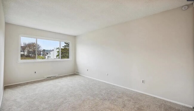 Building Photo - 108 Continental Dr