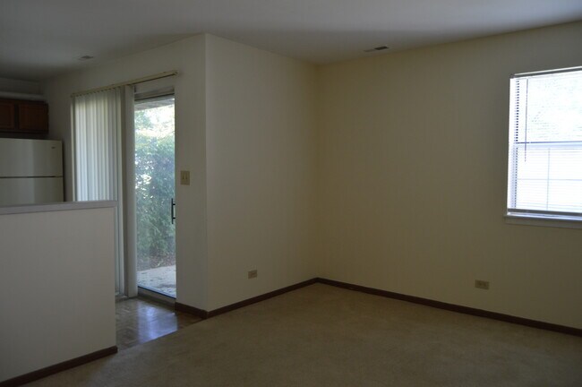 Building Photo - 40 N Victoria Ln