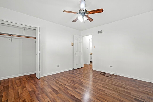 Building Photo - 16527 Orange Ave