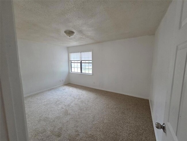 Building Photo - 401 SE 12th St