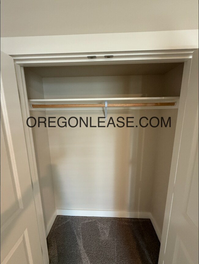 Building Photo - Newer 2-Bedroom Apartment located off Jasper rd in South Springfield