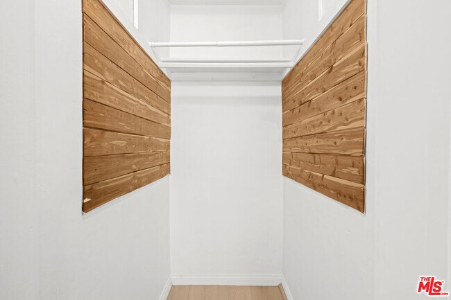 Building Photo - 3715 Homeland Dr