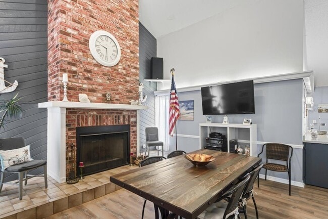 Building Photo - 6634 Hickorywood Ln