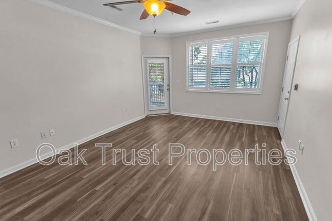 Building Photo - 100 Bucksley Ln