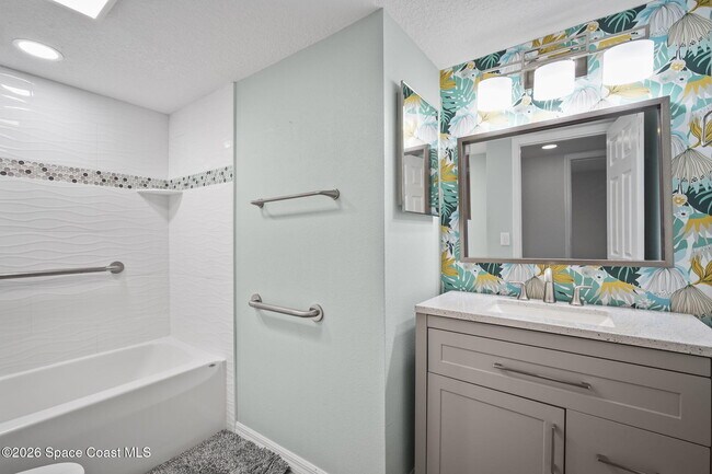 Building Photo - 1600 Woodland Dr