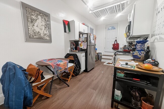 Building Photo - Newly Renovated 1 BR in Loyola on Lovely Quiet Block