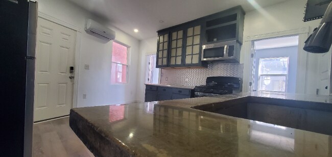 Building Photo - 132 Millbury St