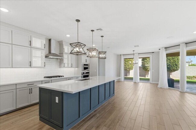 Building Photo - 2225 N 140th Dr