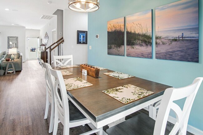 Building Photo - Glenmoor 3BR/2BA – Minutes from Downtown C...