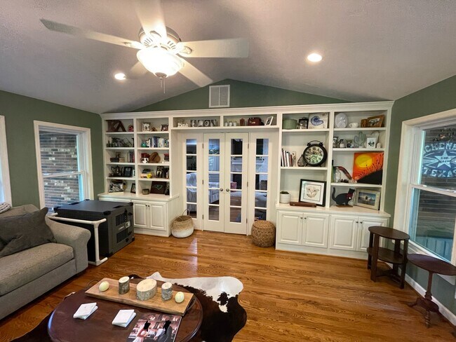 Building Photo - 3111 Prytania Rd