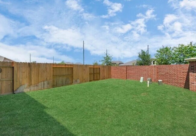 Building Photo - 1526 Crystal Stream Dr