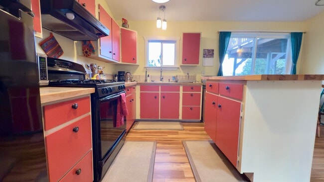 Building Photo - Lakefront Loft at Summit Lake with Air Con...