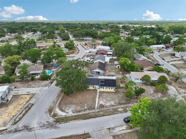 Building Photo - 503 Holt Cir