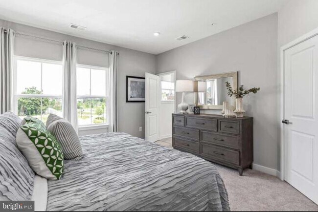 Building Photo - 2926 WATERFRONT Way