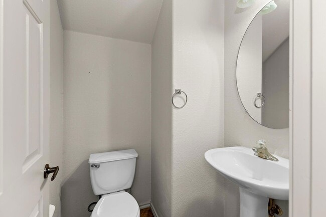 Building Photo - 2410 Great Oaks Dr