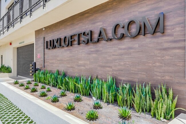 Building Photo - Brand-New Koreatown Modern Lofts | Rooftop Views | 6 Weeks Free