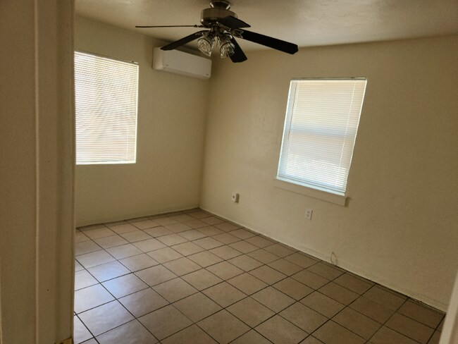 Building Photo - 2140 N Forgeus Ave