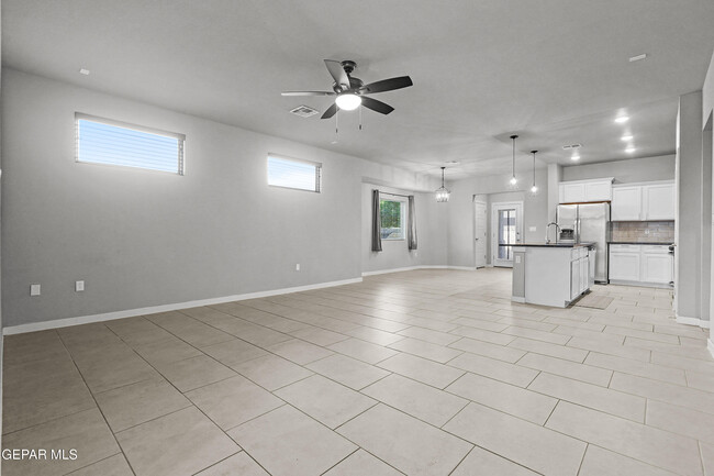 Building Photo - 6981 Black Mesquite Dr