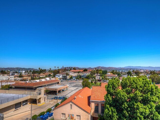 Building Photo - 338 Mariposa Ave