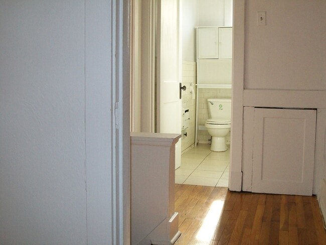 Building Photo - Available May 1, 2026. FLEXIBLE LEASE TERM!  Lease can end April 28, 2027, May 29, 2027 or June 2...