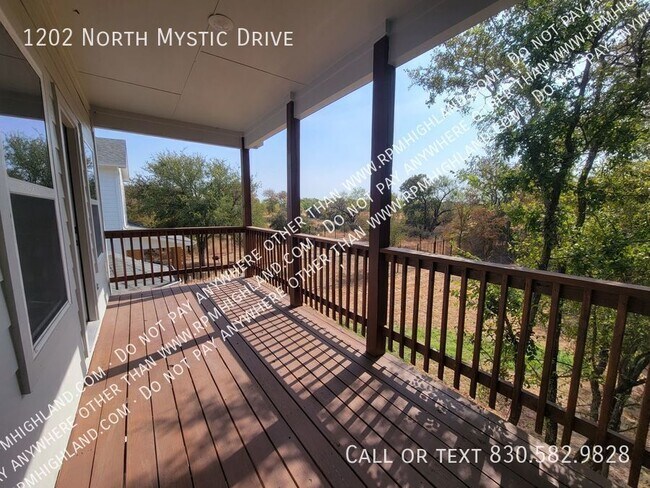 Building Photo - 1202 Mystic Dr