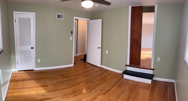 Building Photo - 530 Western Row Rd