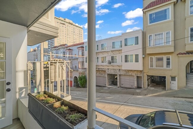 Building Photo - 1250 Clay St