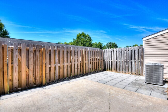 Building Photo - 1609 Bradley Way