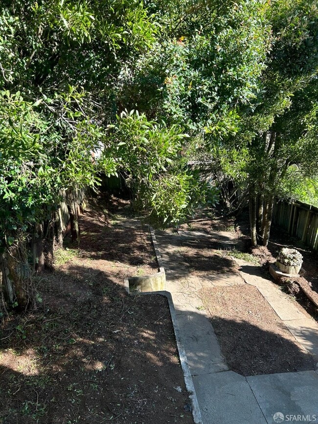 Building Photo - 242 Bright St