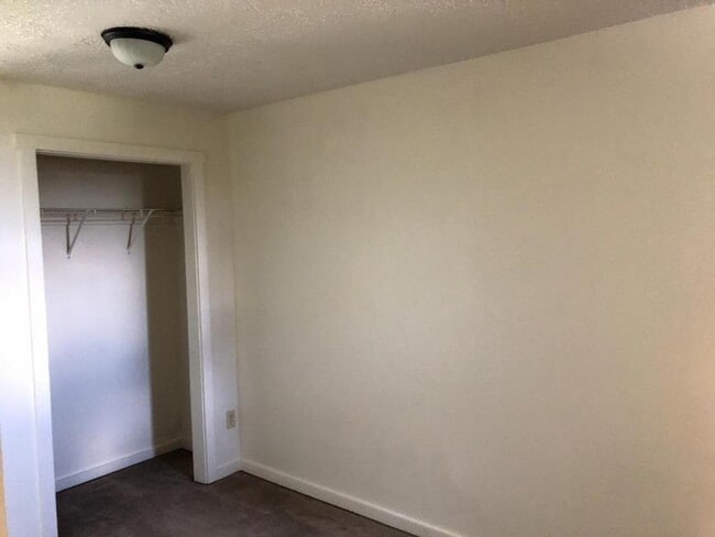 Building Photo - 609 Grove City Rd