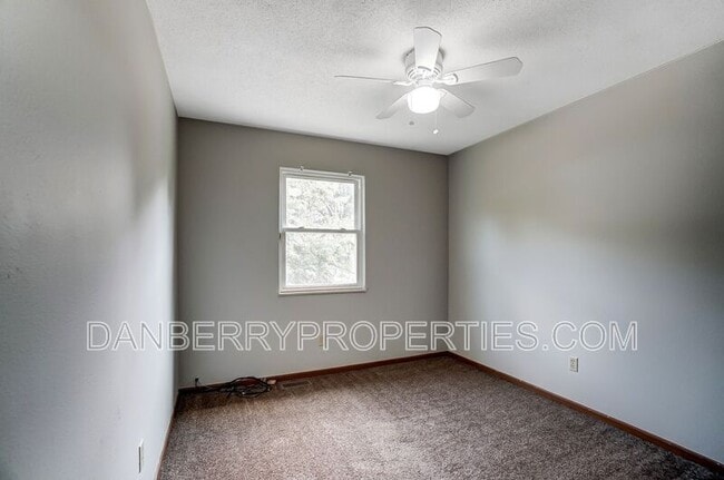 Building Photo - 3540 Willow Run Dr