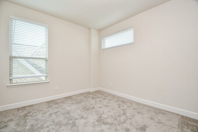 Building Photo - 3223 Rockrose Pl