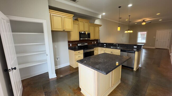 Building Photo - 12356 Village Maison Dr