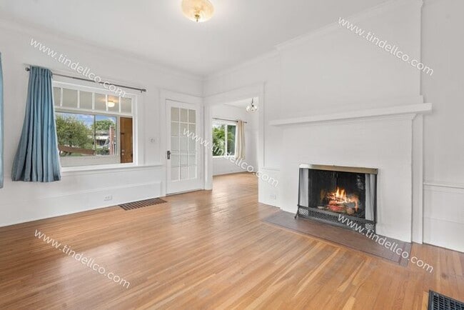 Building Photo - Charming 2-Bedroom Home in Overlook Neighb...