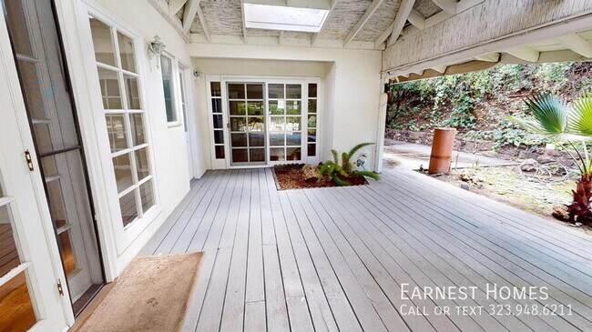 Building Photo - 4121 Hayvenhurst Dr