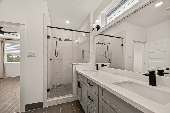 Building Photo - 1406 Mansfield St