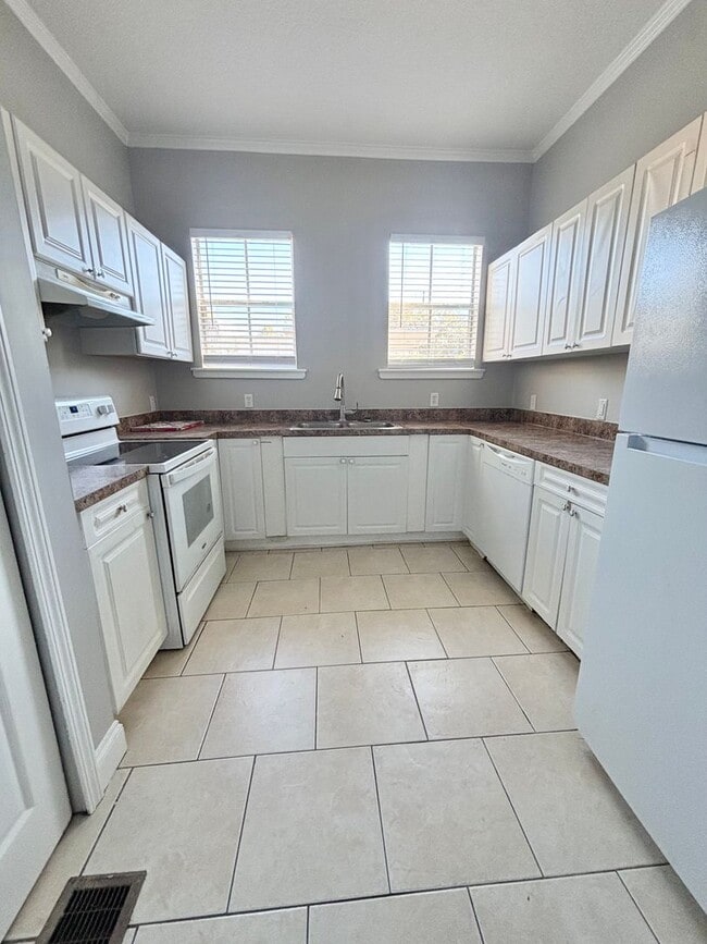 Building Photo - 6TH311  8