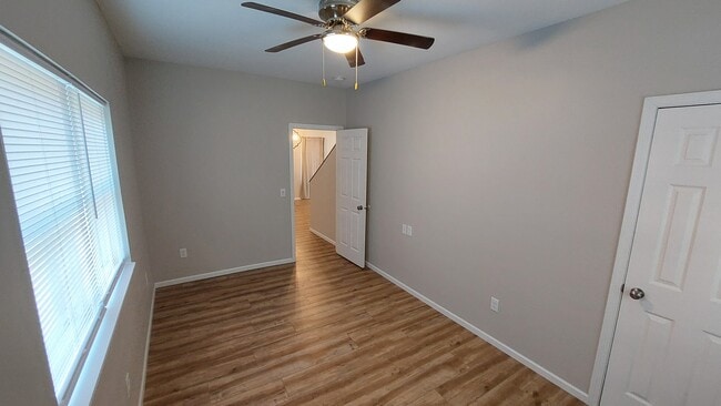 Building Photo - 204 6th Ave