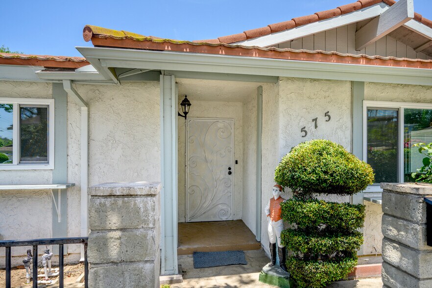 Building Photo - 575 Winona Way
