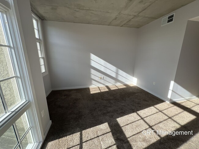 Building Photo - Charming 1 Bed, 1 Bath Condo Available in ...