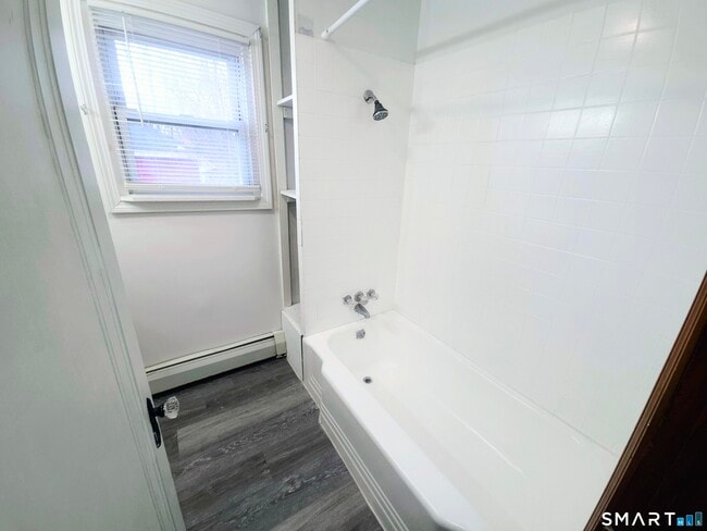 Building Photo - 387 Putnam Pike