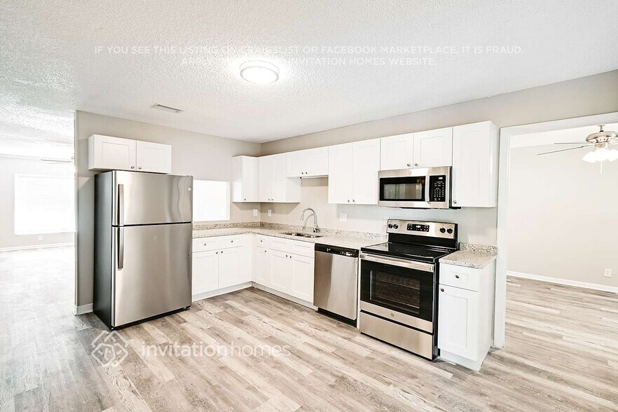 Building Photo - 5825 Ithaca Cir W