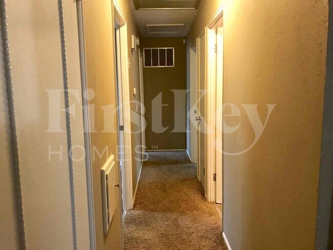 Building Photo - 1983 Greenheath Dr