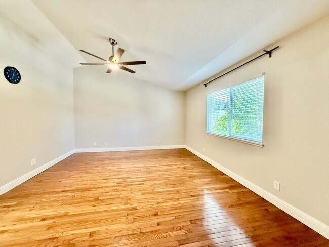 Building Photo - Large 2 story home available immediately