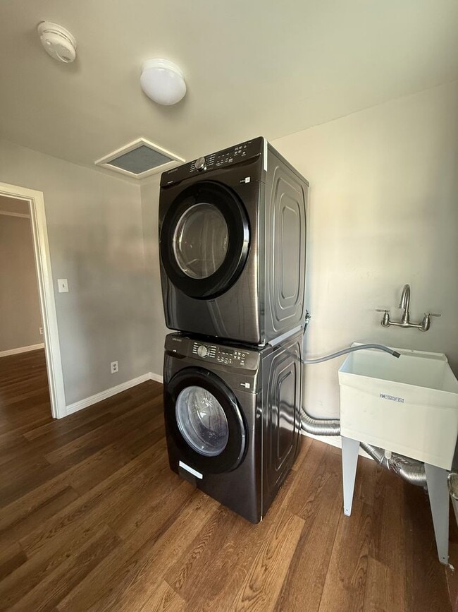 Building Photo - 102 Werner Ave