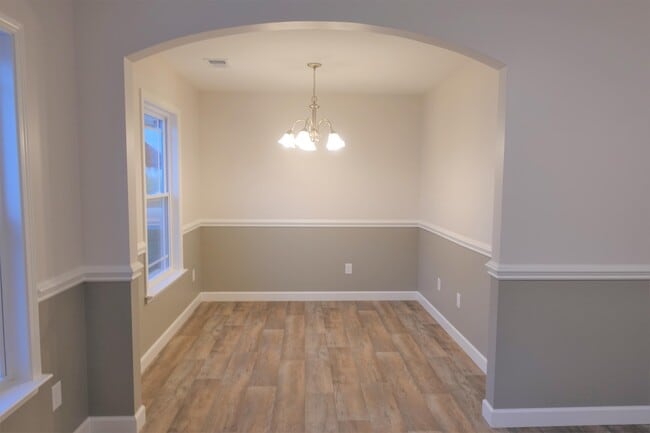 Building Photo - 755 Spartan Commodor Ln