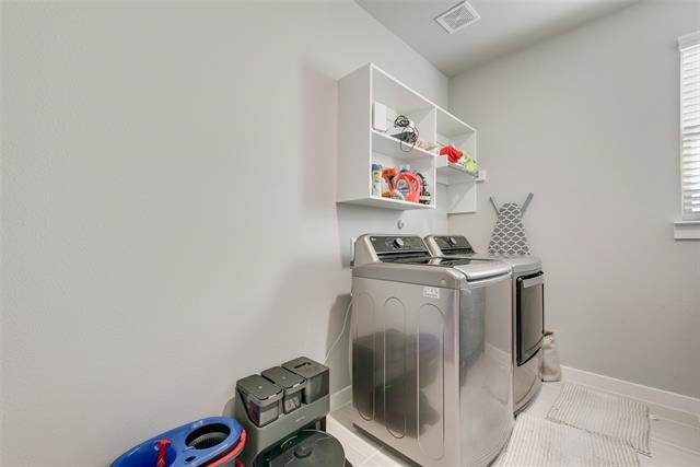 Building Photo - 211 Coyote Creek Dr