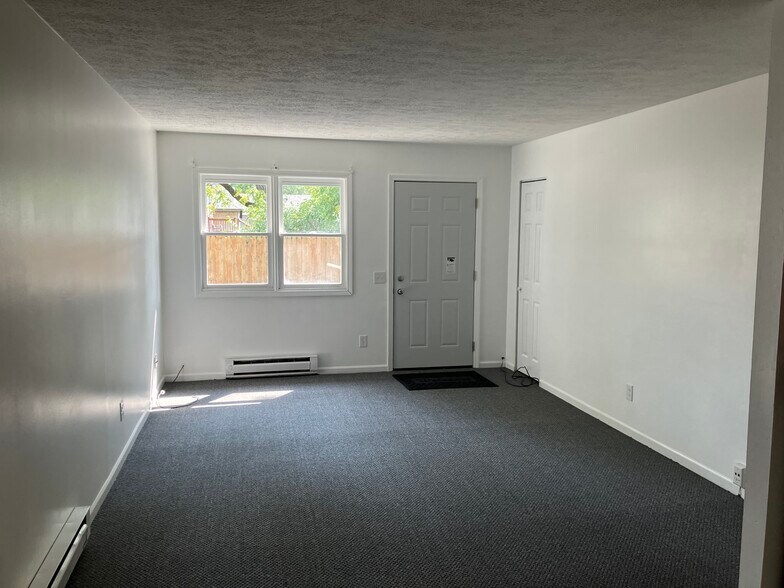 Building Photo - 908 Summit St