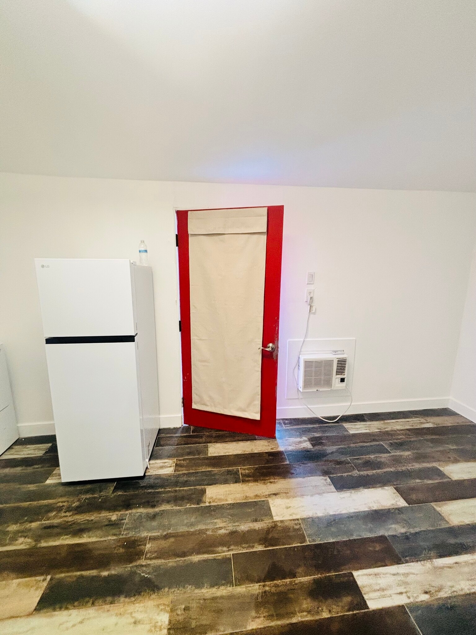 Building Photo - 152 W Tenth St