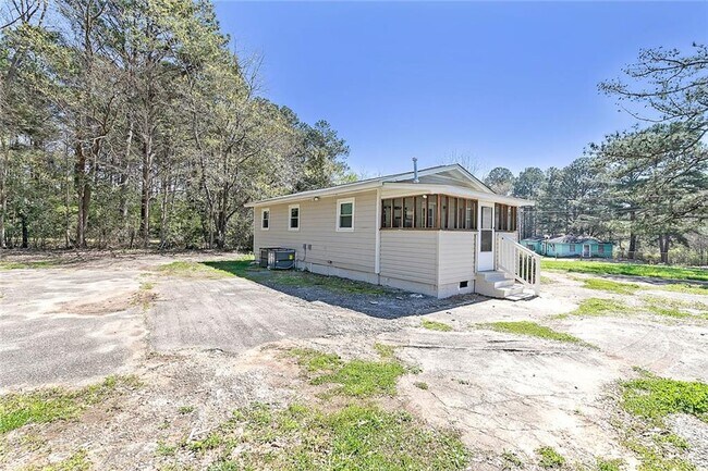 Building Photo - 455 Westside School Rd